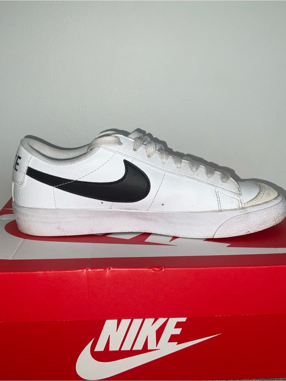 Nike White and Black Blazer Low '77 Shoe in Size Kids 6 or Women's 7.5
